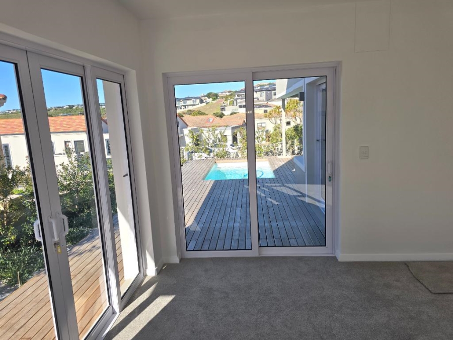 4 Bedroom Property for Sale in Whale Rock Heights Western Cape